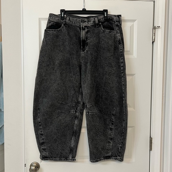 GAP Mid Rise Horseshoe Jeans - Picture 7 of 8